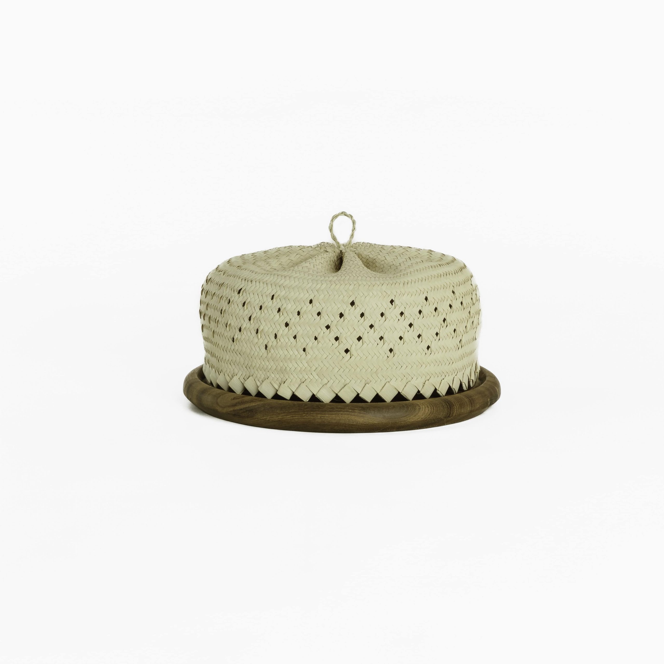 Cloche à fromages en paille avec base en bois