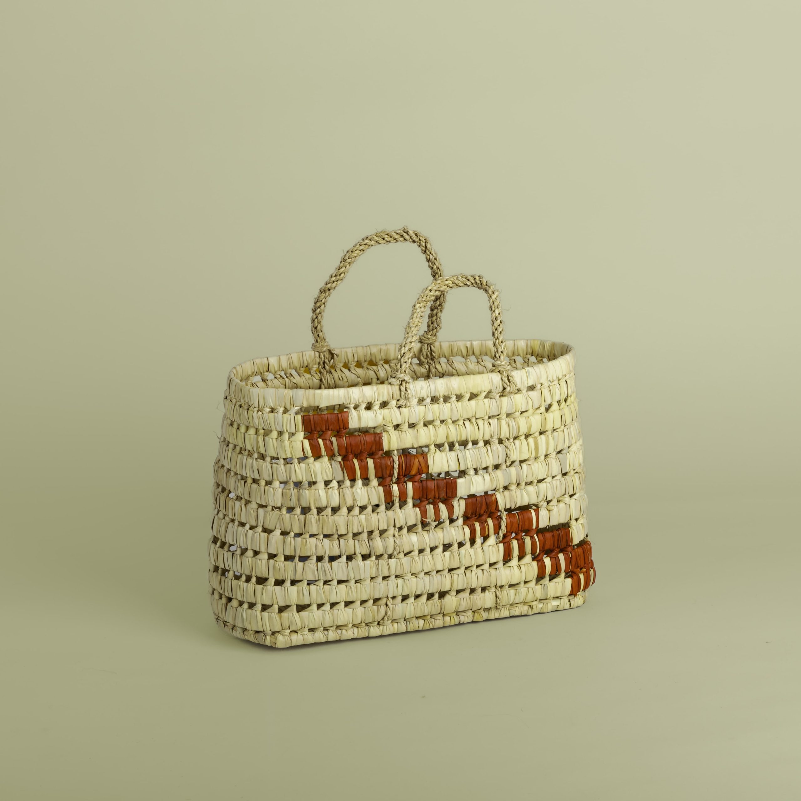 Sac en paille avec motif géométrique