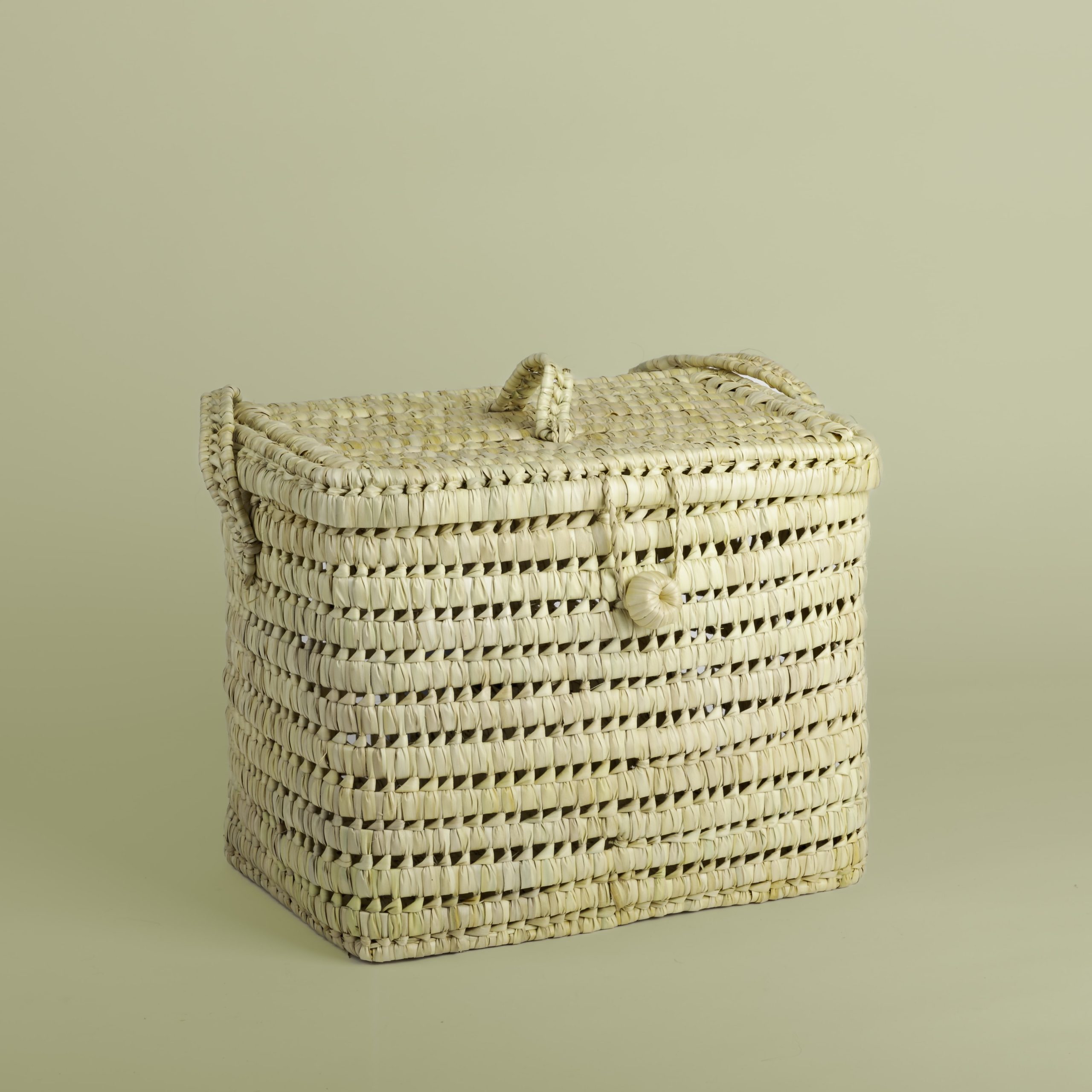 Panier en paille avec couvercle et fermoir