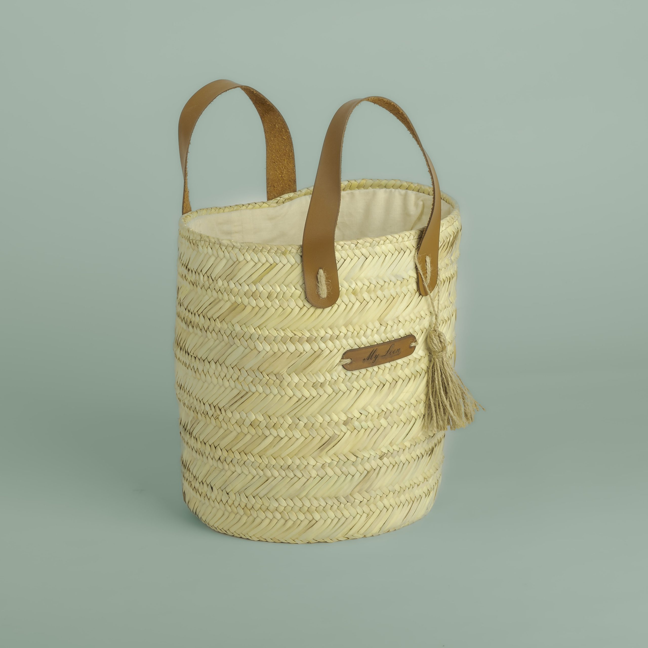 Panier cylindrique en paille avec poignées en cuir